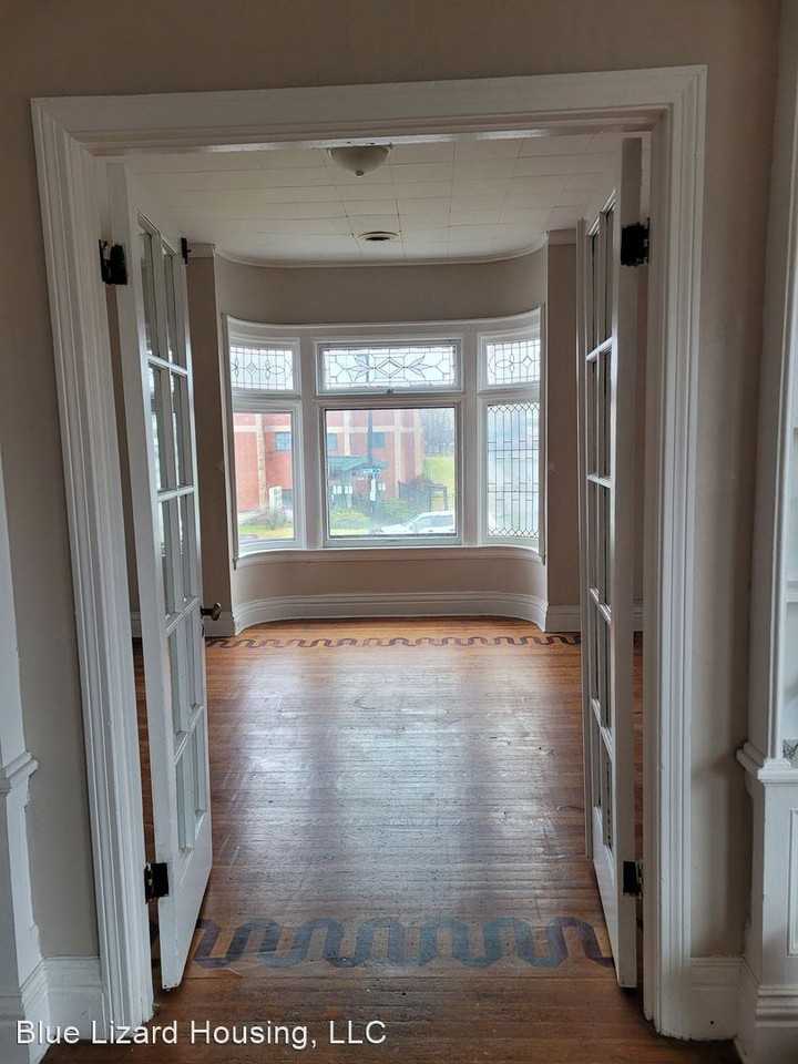 2520 Main St - Photo 2 of 3