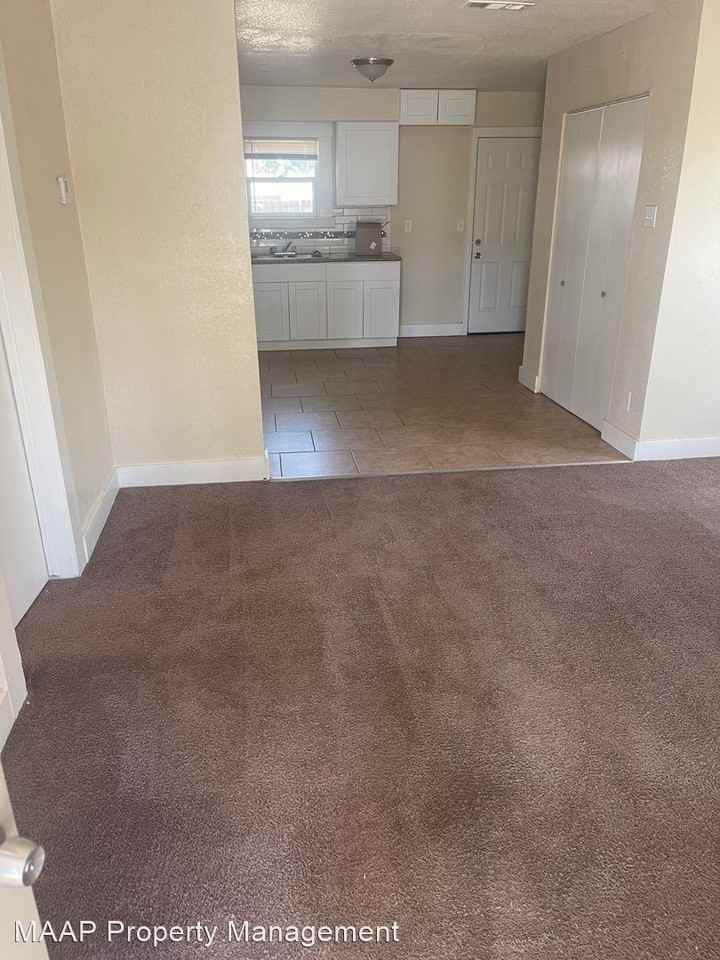 1592 N Glenn Ave - Photo 3 of 4