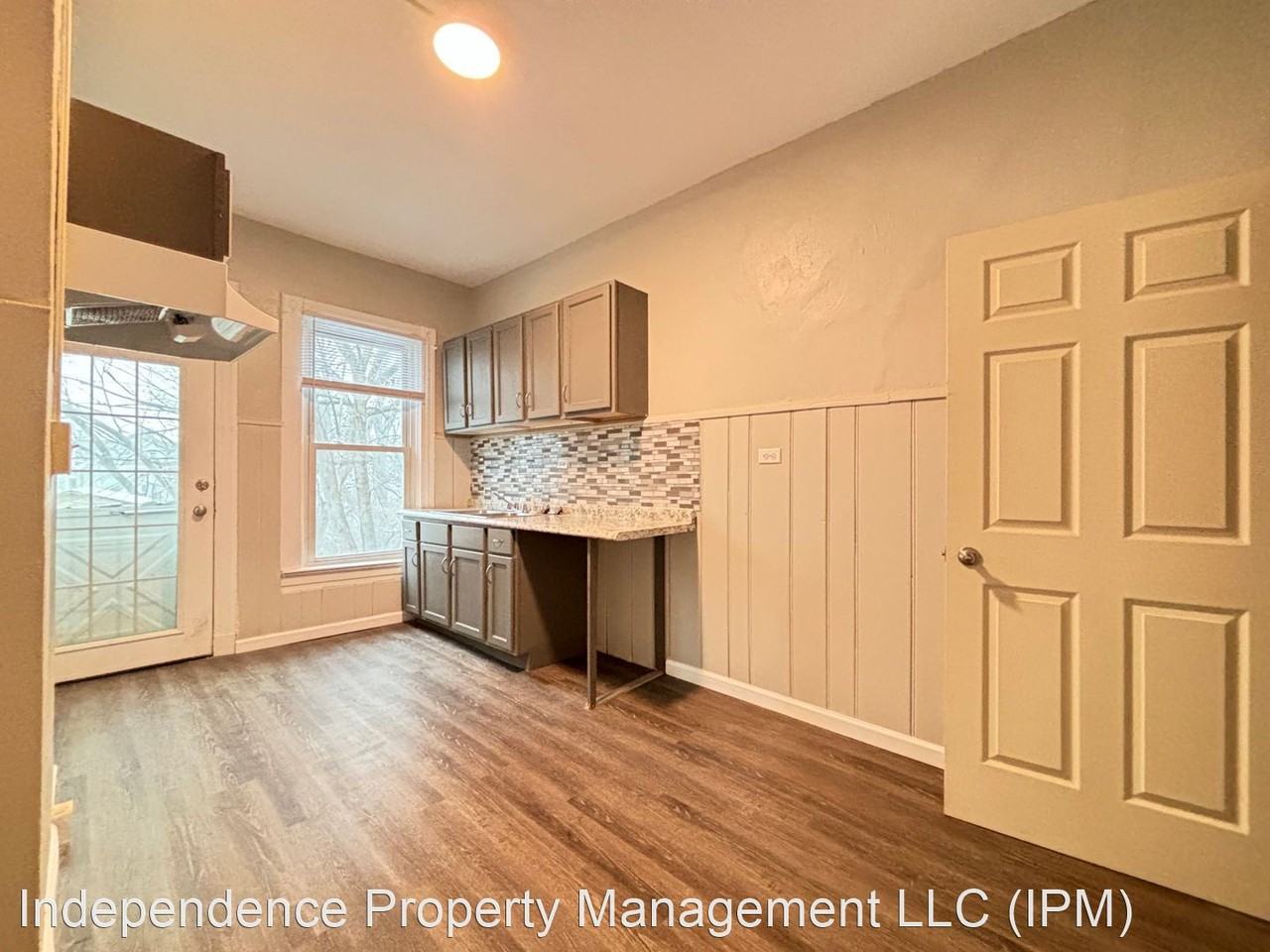 3131 Harvard Ave - Photo 2 of 32