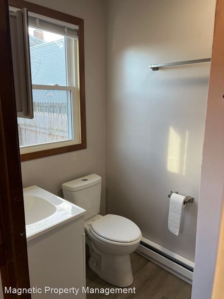 711 N Queen St - Photo 2 of 22