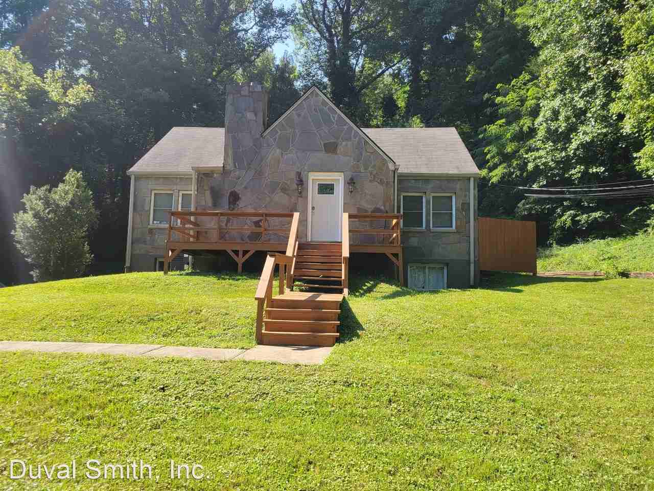 Stone Cottage near Downtown Sylva Apartments 59 1st Ave, Sylva, NC
