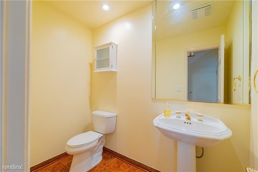 24060 Hatteras St - Photo 2 of 10