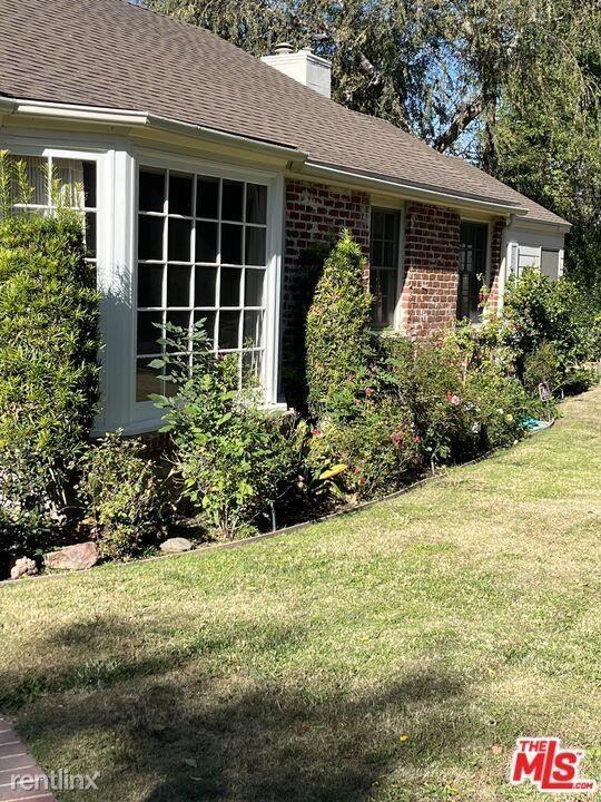 17117 Weddington St - Photo 3 of 10