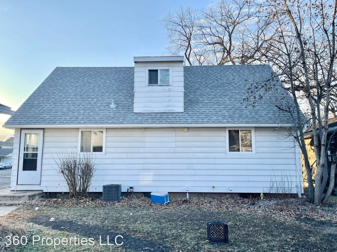 1217 11th St N - Photo 3 of 6