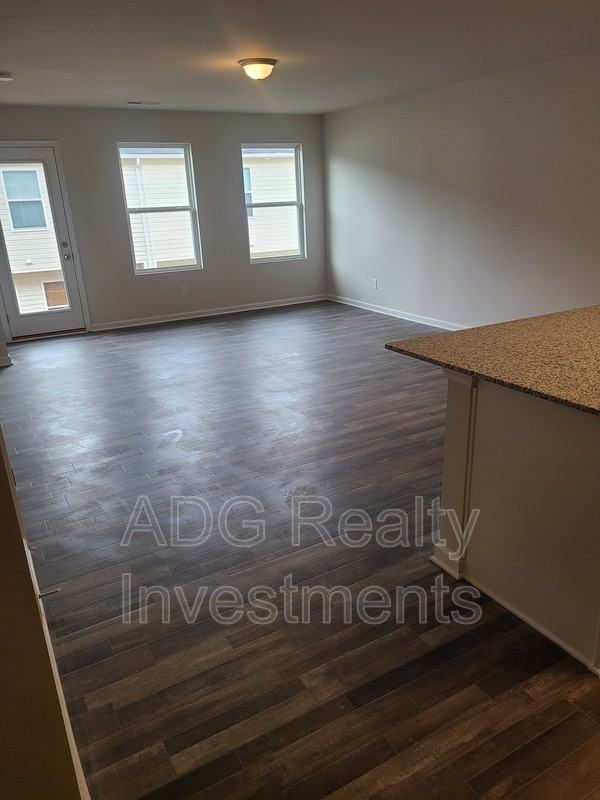 1459 Cypress Loop - Photo 3 of 8
