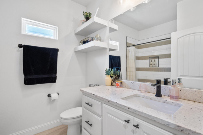 5840 Itasca St - Photo 5 of 18