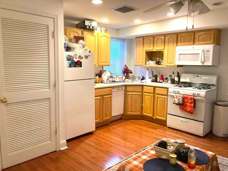 1617 North Sydenham Street #3R - Photo 2 of 7