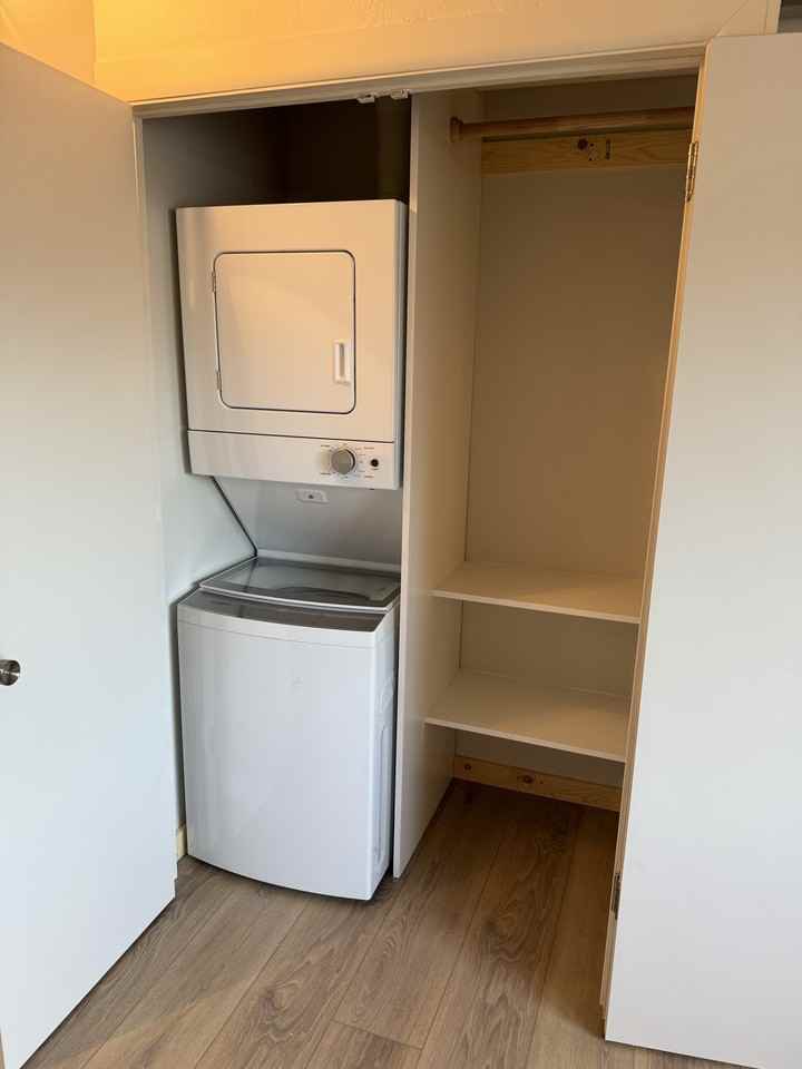 542 W Doty St #5 - Photo 2 of 6