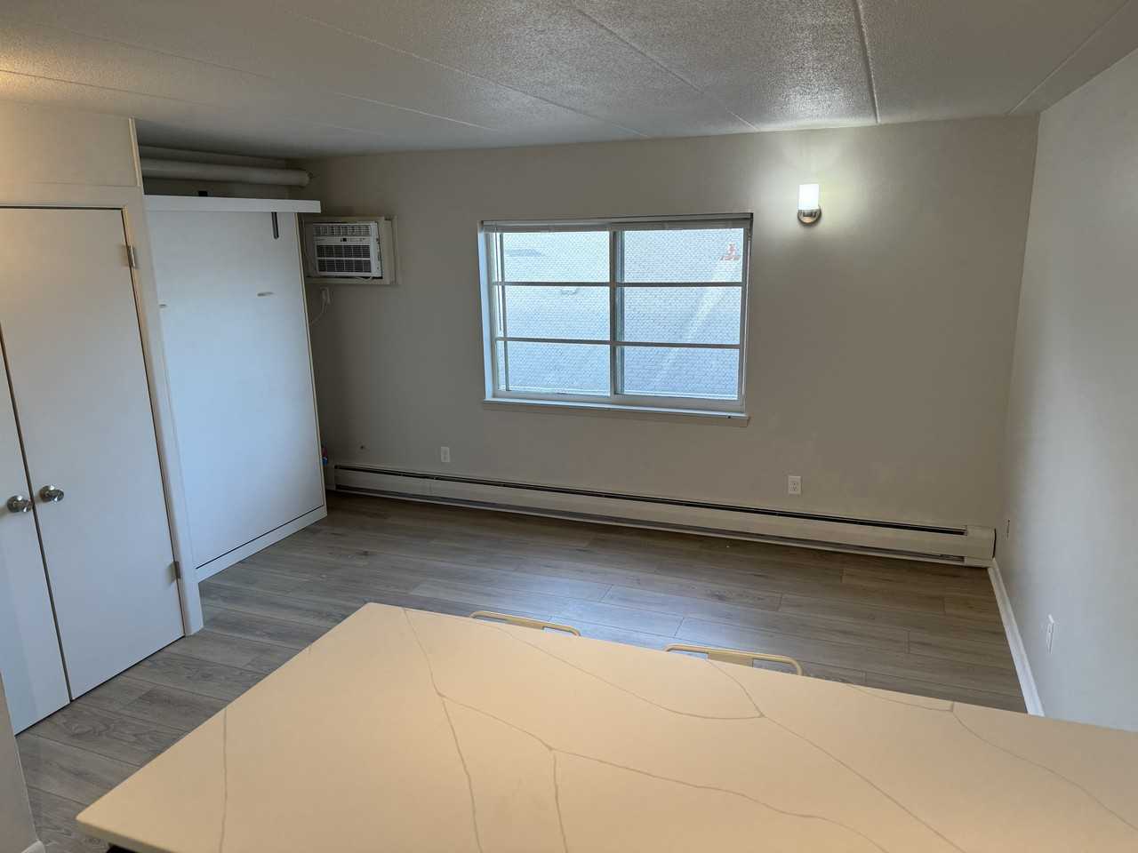 542 W Doty St #5 - Photo 4 of 6