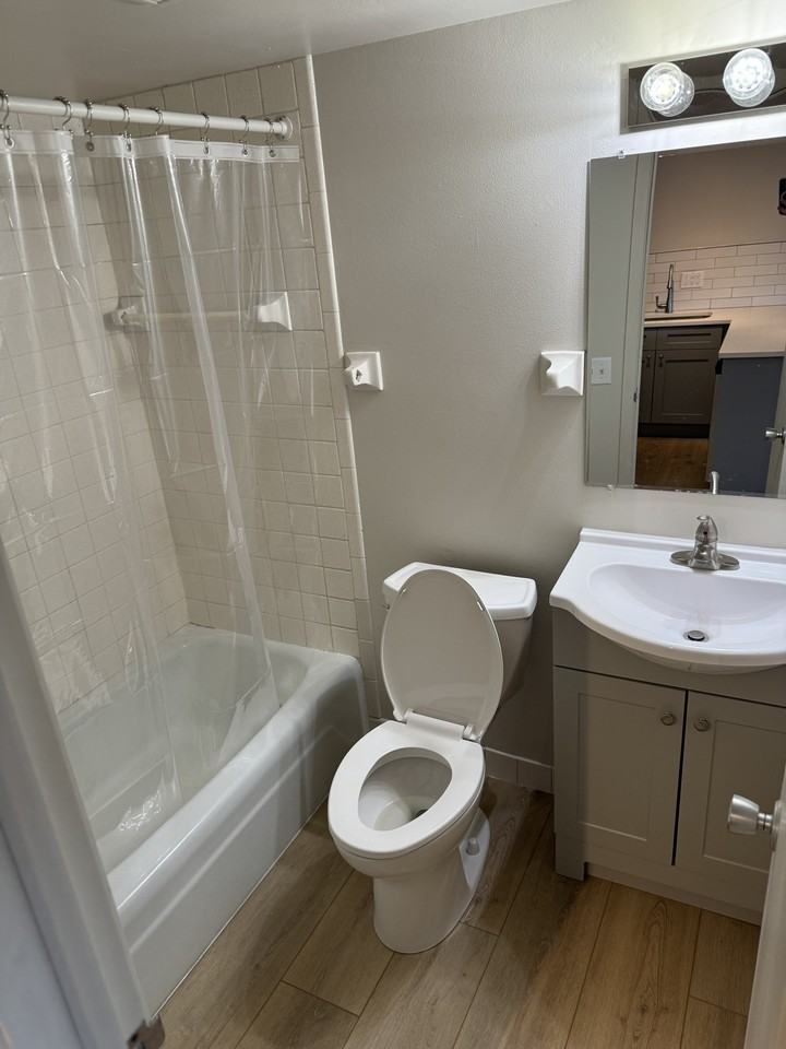 542 W Doty St #5 - Photo 6 of 6