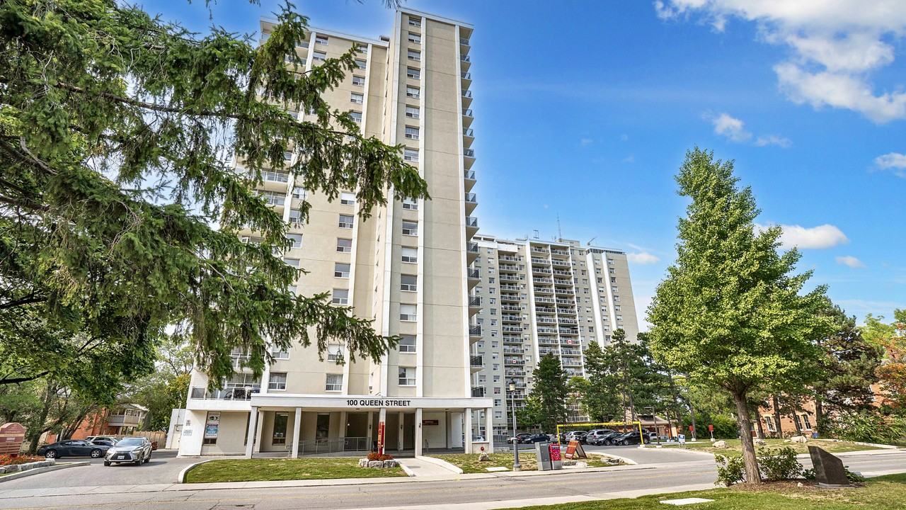 Queen Margaret II 100 Queen St N, Kitchener, ON N2H 2H6 Apartment