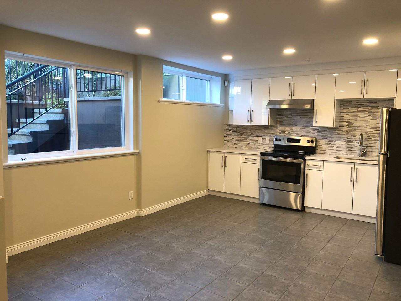 2942 East 5th Avenue - Photo 2 of 8