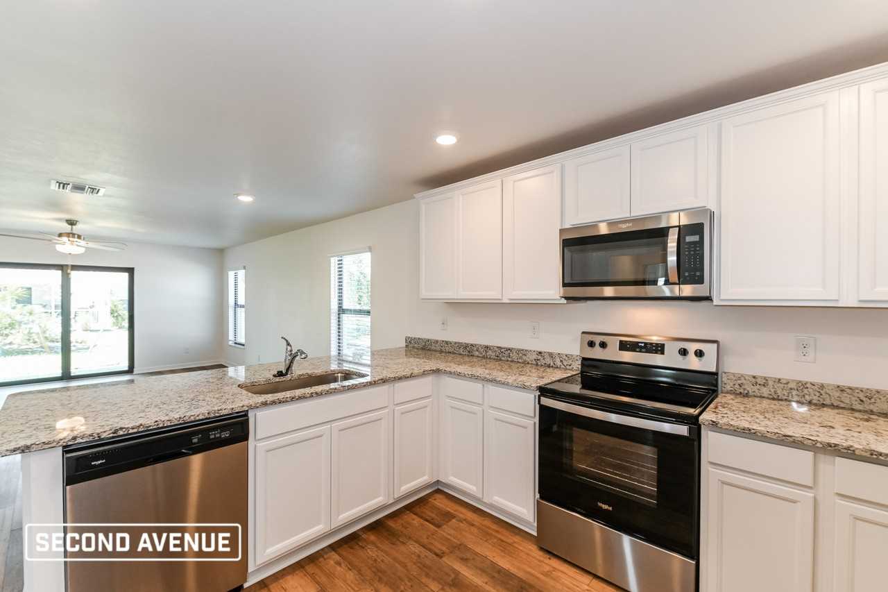 1917 Ne 20th St - Photo 5 of 20