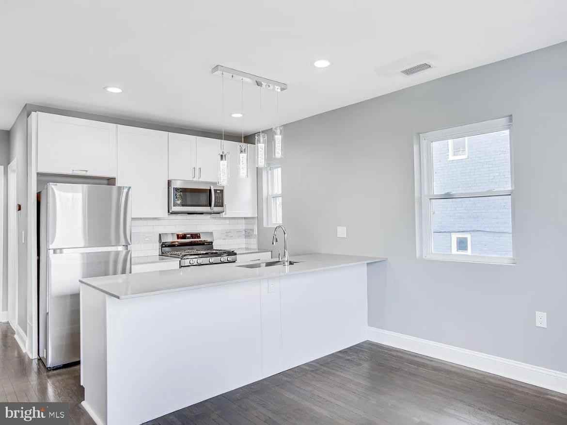 1606 29th St Se - Photo 2 of 8