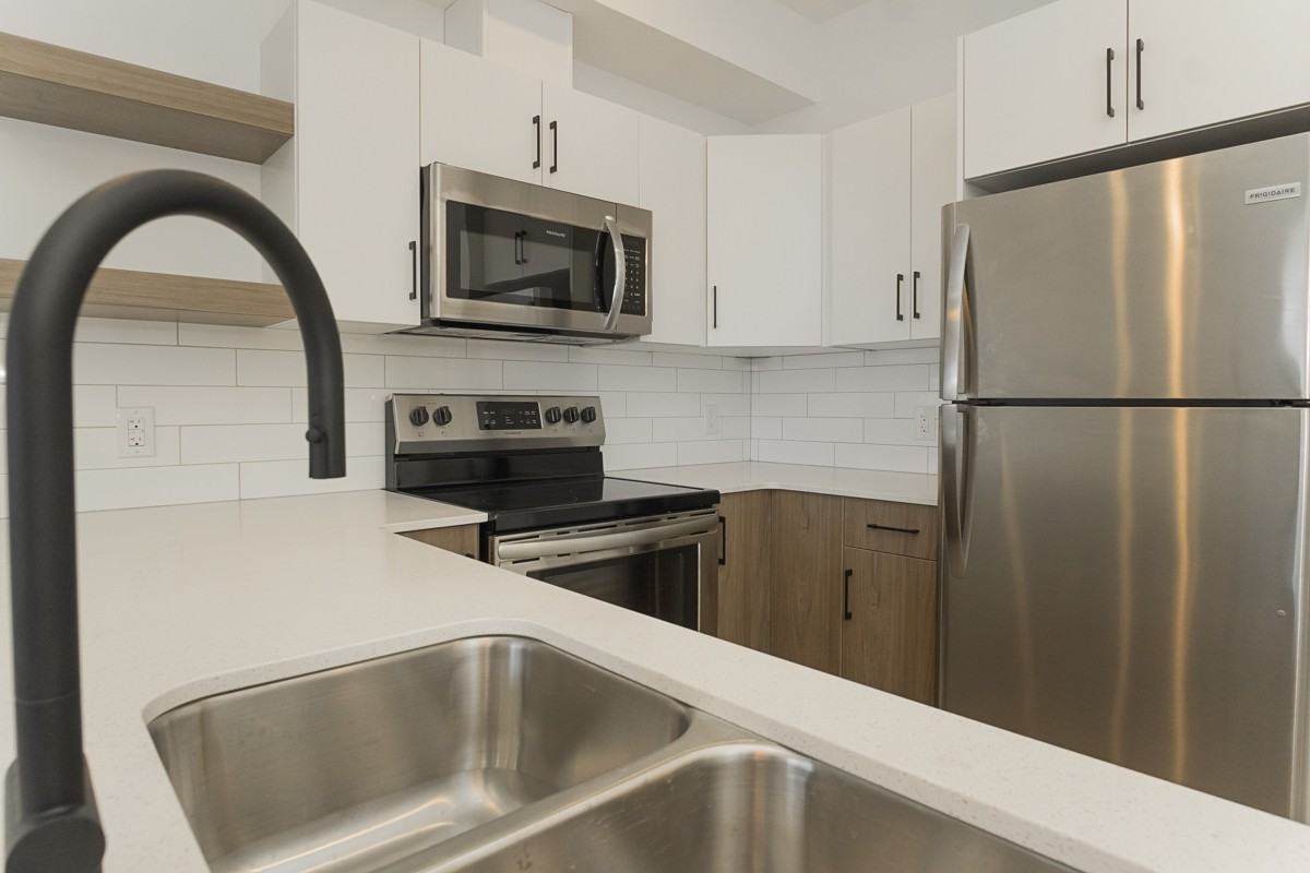 710 Westminster Avenue - Photo 2 of 17