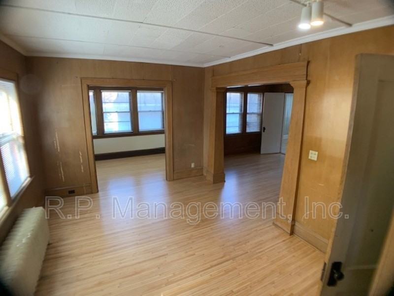 1434 W 32nd St #1 - Photo 3 of 24