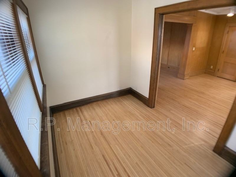 1434 W 32nd St #1 - Photo 5 of 24