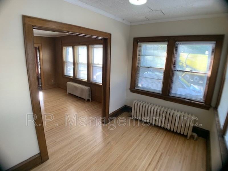 1434 W 32nd St #1 - Photo 6 of 24
