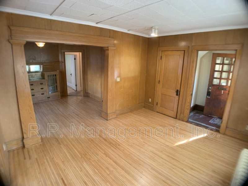 1434 W 32nd St #1 - Photo 7 of 24