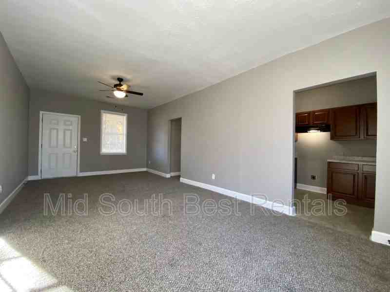 565 E Davant Ave - Photo 2 of 8