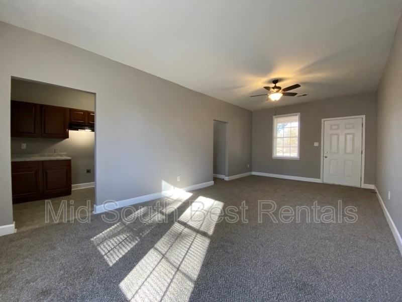 563 E Davant Ave - Photo 2 of 8