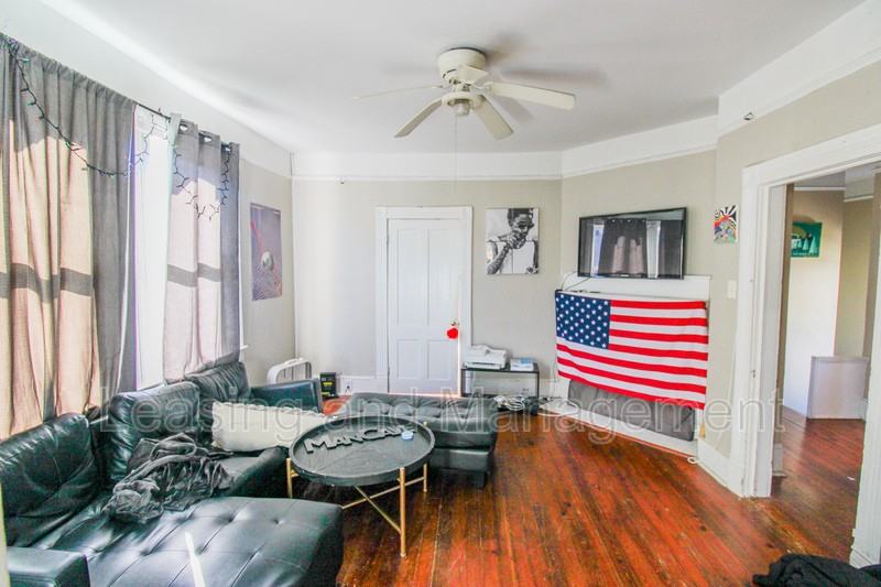 80 Pitt St #B - Photo 3 of 11