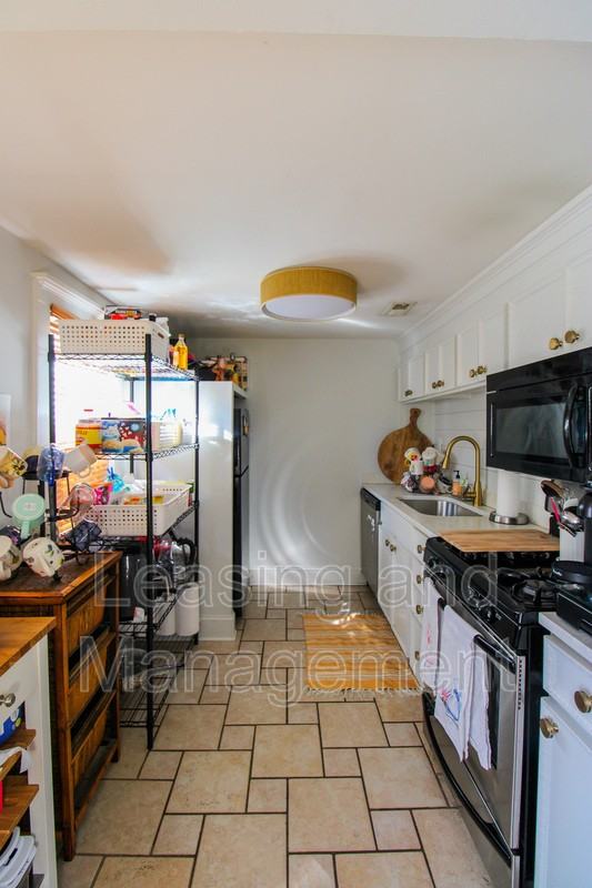 5 Kracke St #B - Photo 4 of 11