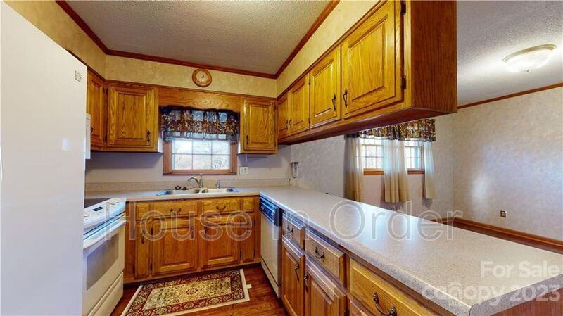 219 Ridge Rd - Photo 6 of 15