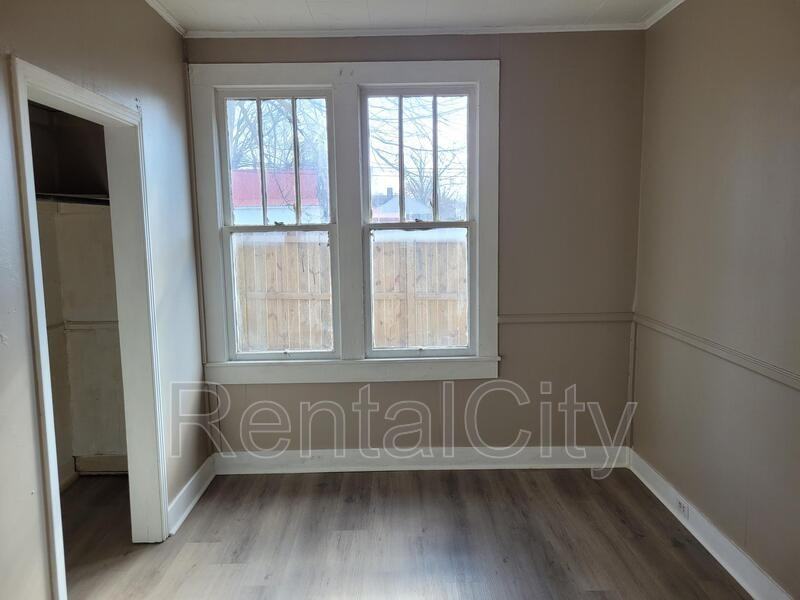 109 S Church St #B - Photo 2 of 9