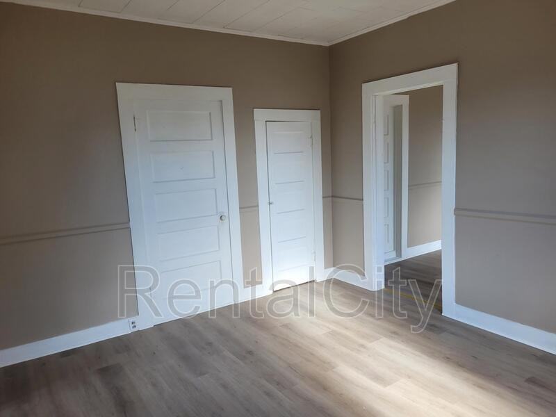 109 S Church St #B - Photo 3 of 9