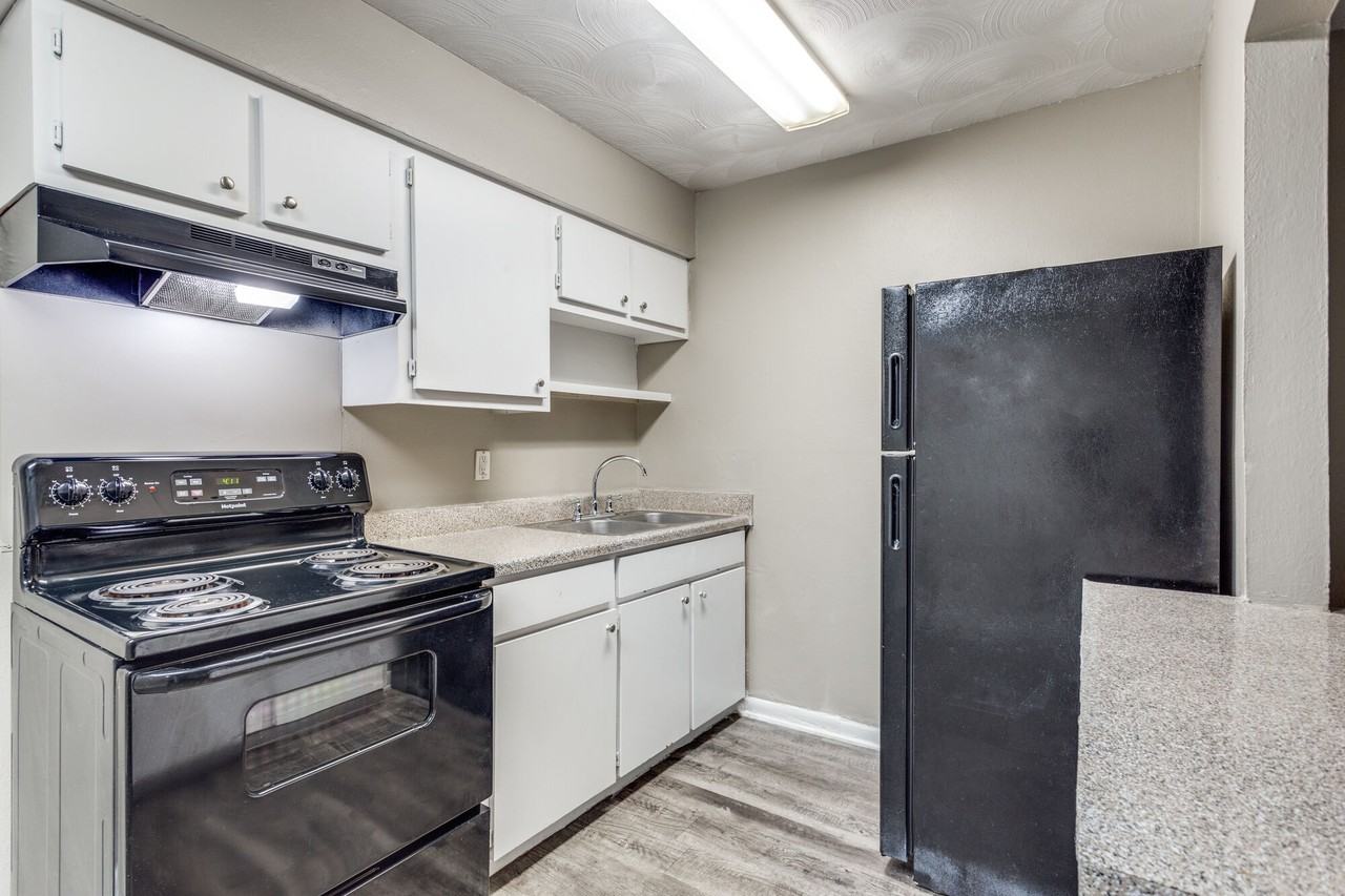 Southwest Apartments - Photo 7 of 15