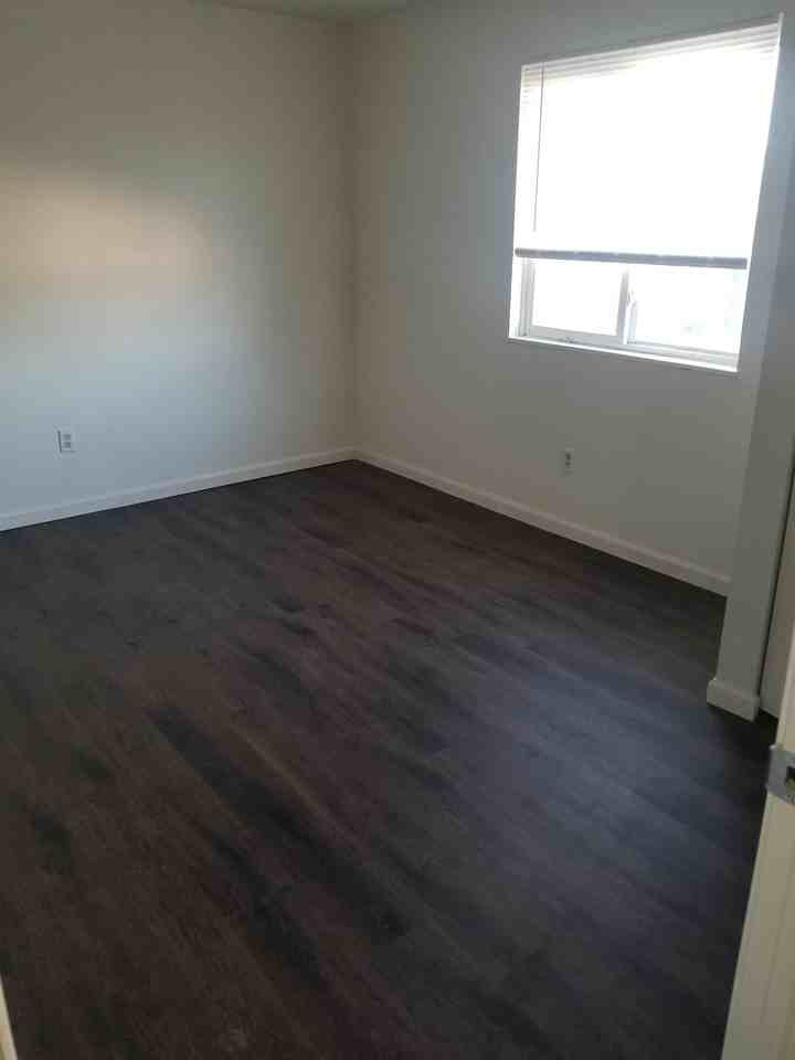 186 East Market Street - Photo 3 of 9