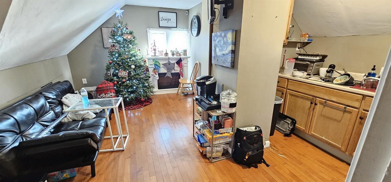 902 Bedford Street - Photo 2 of 11