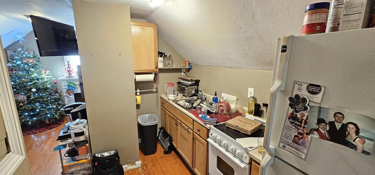 902 Bedford Street - Photo 3 of 11