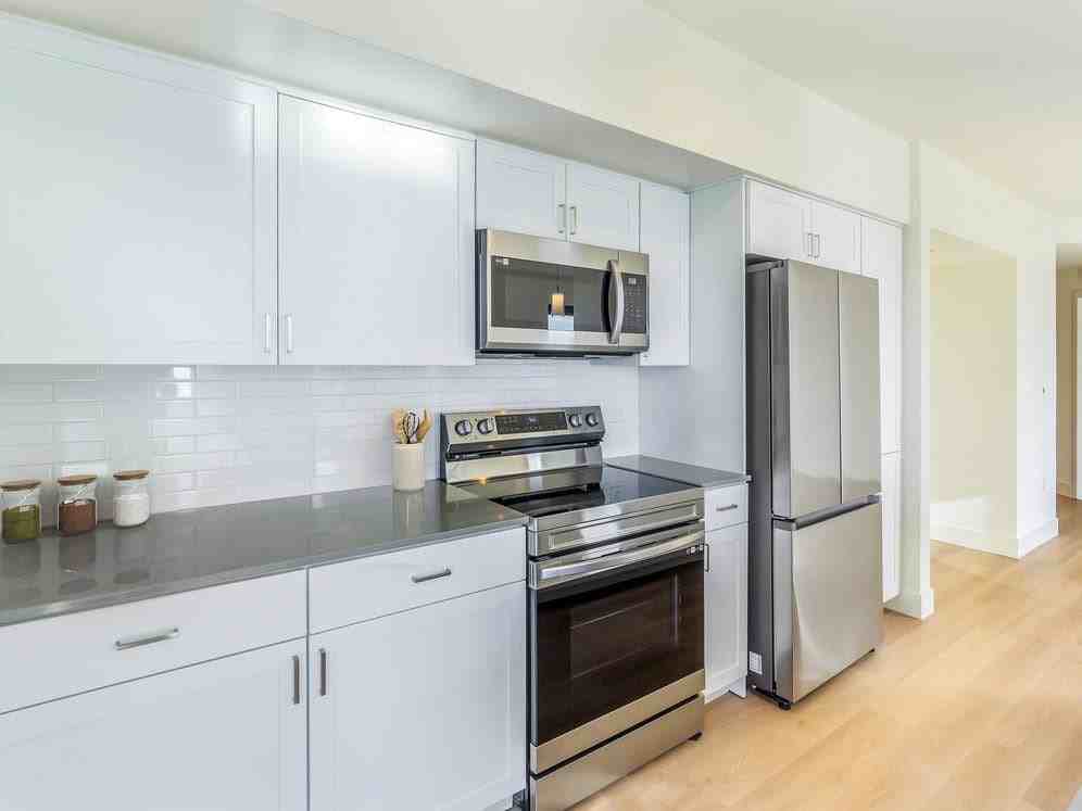 Avalon Towers Bellevue - Photo 2 of 43