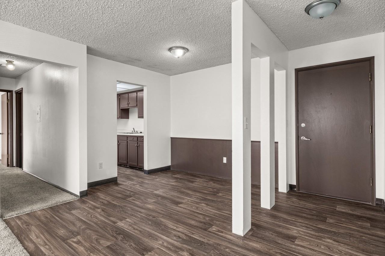 Pronghorn Apartments - Photo 4 of 39
