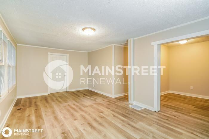 639 S Harriet St - Photo 3 of 16