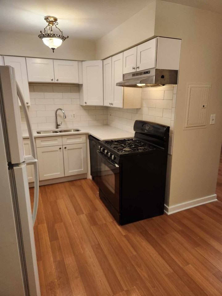 1319 N Baldwin Ct #1 - Photo 3 of 22