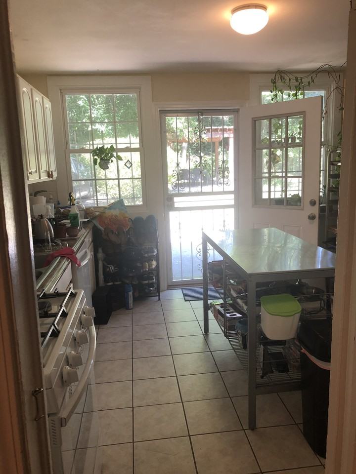 1206 Mansfield Ave Ne #A - Photo 3 of 7