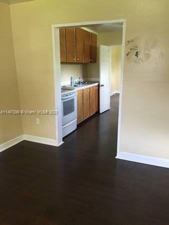 433 N 14th St #D - Photo 2 of 6