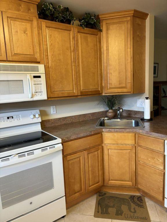 1225 Carlton Ct #102 - Photo 3 of 11