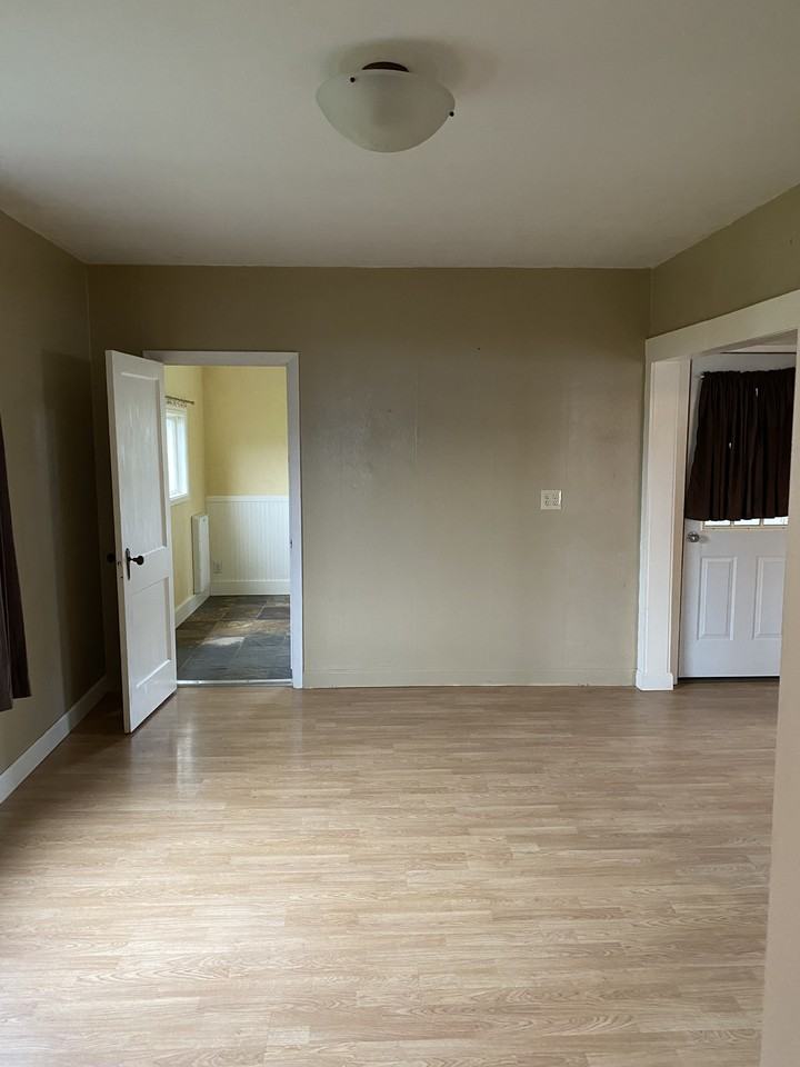 276 Ne Washington St #NA - Photo 3 of 9