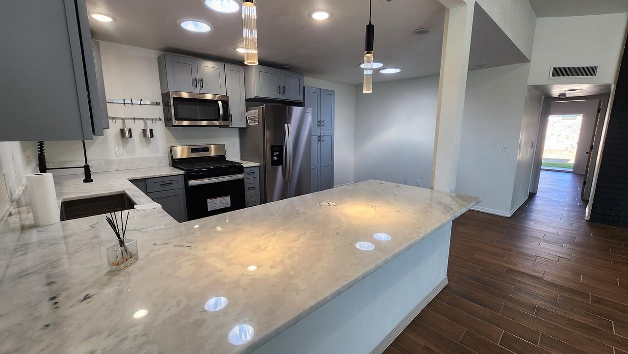 431 W Redd Rd #1 - Photo 4 of 10