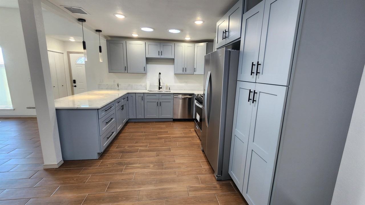 431 W Redd Rd #1 - Photo 5 of 10