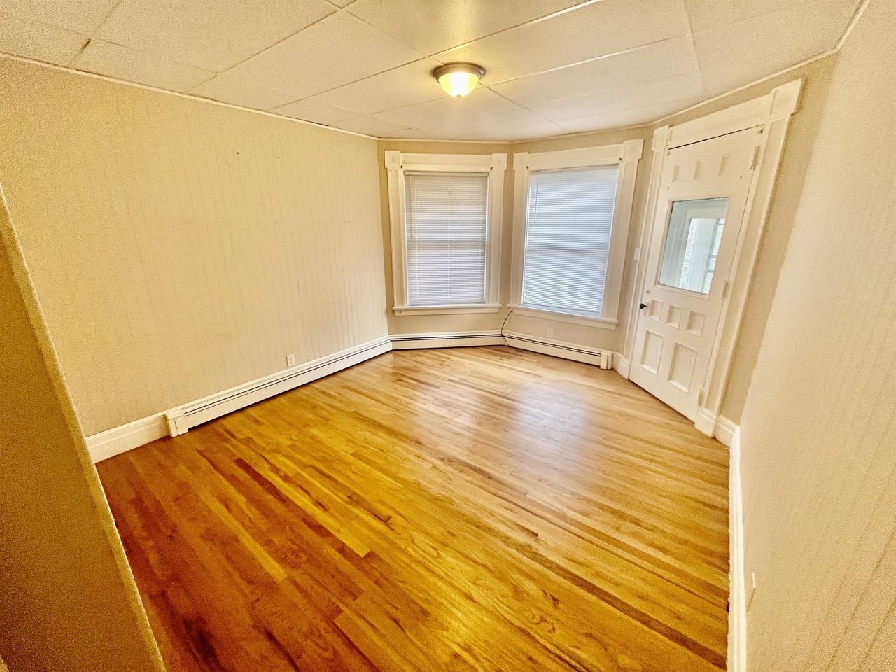 305 Guy Park Ave Uppr - Photo 6 of 10