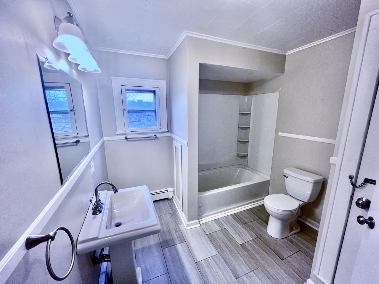 305 Guy Park Ave Uppr - Photo 4 of 10