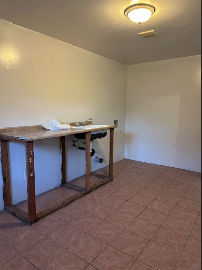 820 Smith St #B - Photo 3 of 5