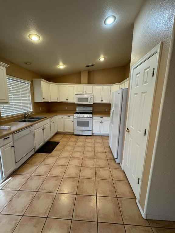 5005 Camelback Pl - Photo 5 of 11