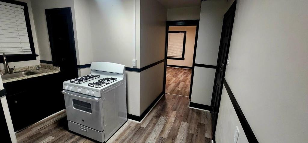 949 Maple Ave - Photo 5 of 7