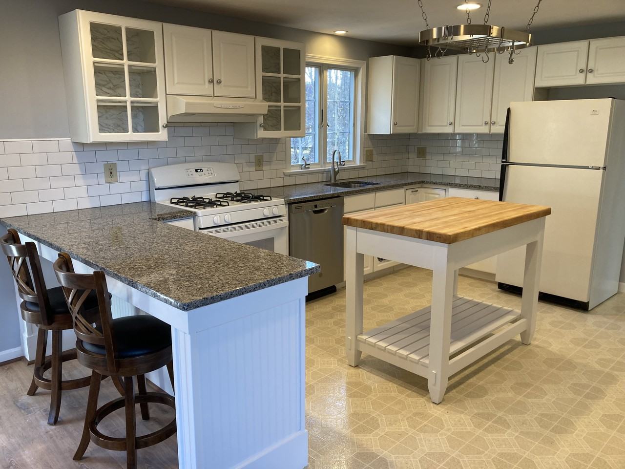 9 Daniel Webster Lane - Photo 3 of 10